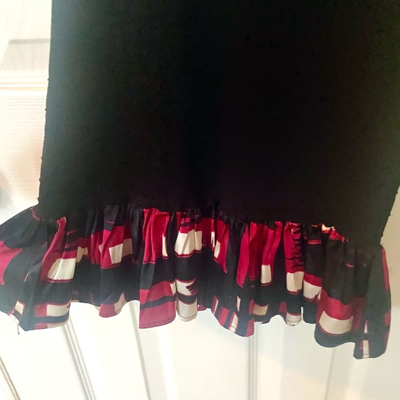 Sexy, classy, BeBe bodycon dress with ruffle cap sleeves & ruffle bottom. - Picture 2 of 5